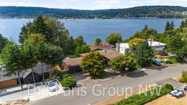 Building Photo - Extraordinary 4BR, 4200sf Mid Century Water View Home with Amazing Outdoor Spaces
