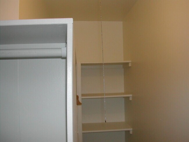 Building Photo - 249 Brookridge Ct