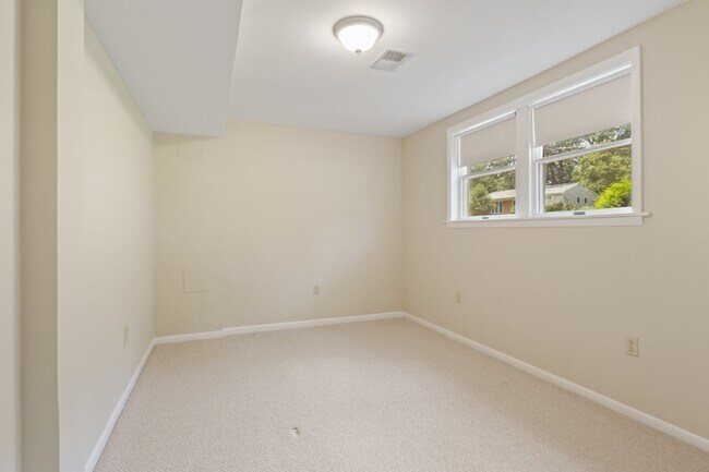 Building Photo - 2527 Swift Run St