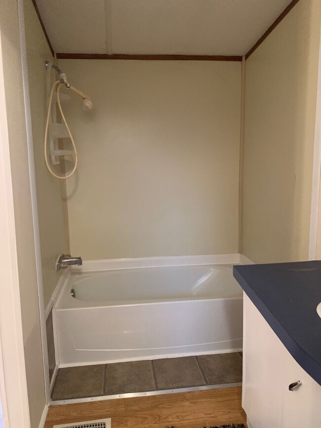 Building Photo - 3 BR, 2 BA Single Wide on Private Lot *Pri...