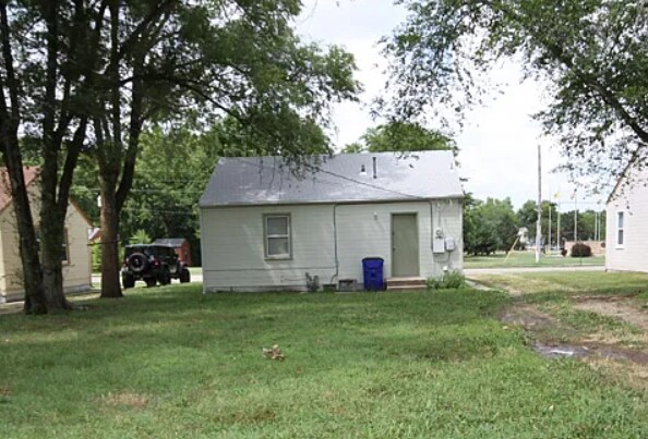 Building Photo - 317 W 18th St