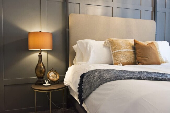 Building Photo - 3912 E Clear Springs Dr.