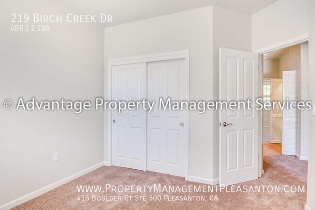 Building Photo - 219 Birch Creek Dr