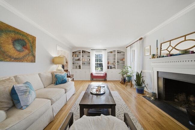 Building Photo - 1402 Trouville Ave