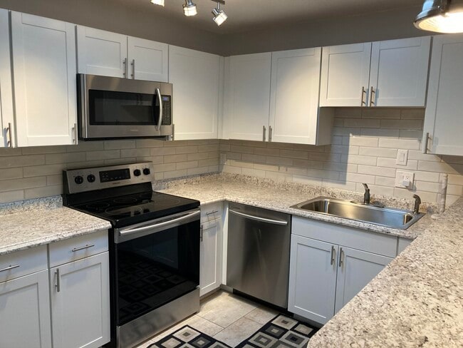 Primary Photo - 625 Oak St