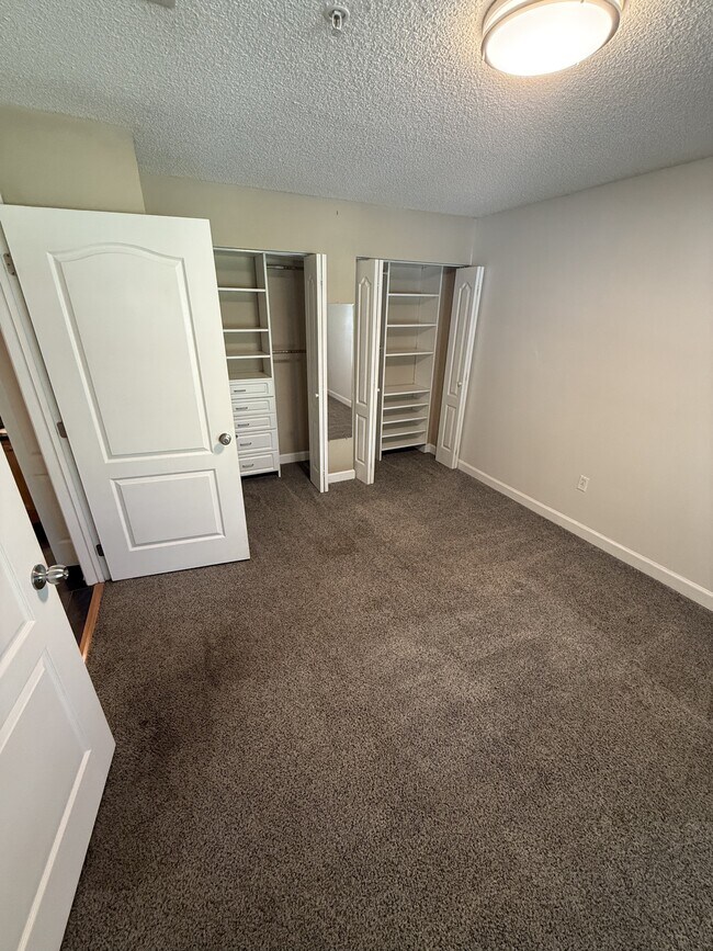 Building Photo - 2013 Dixie Belle Dr