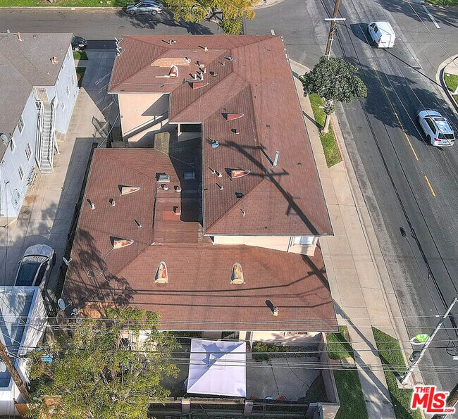 Building Photo - 3701 Coliseum St