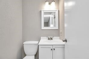 Building Photo - 12811 Glen Hollow Dr