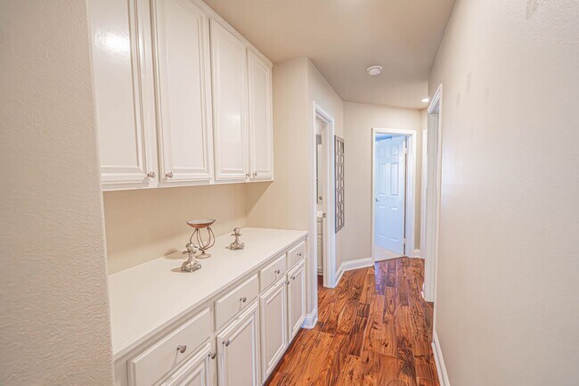 Building Photo - Expansive 5-Bedroom Home with Spa & Solar ...