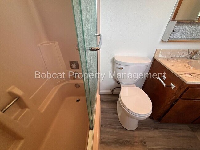 Building Photo - 1516 South Ct