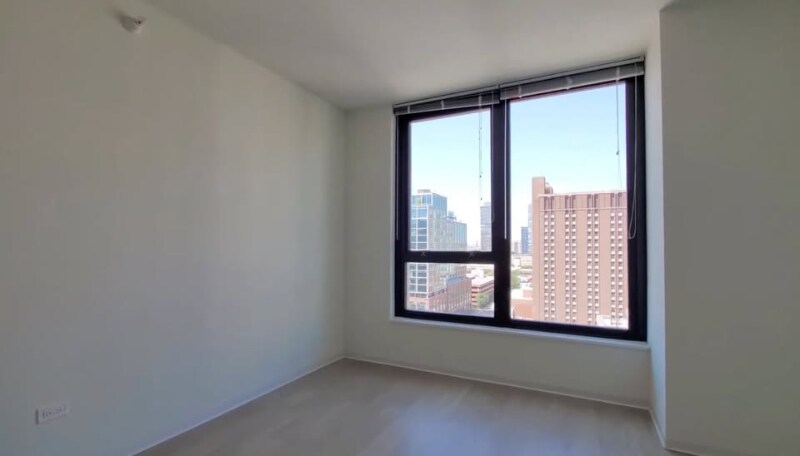 Building Photo - 185 W Superior St