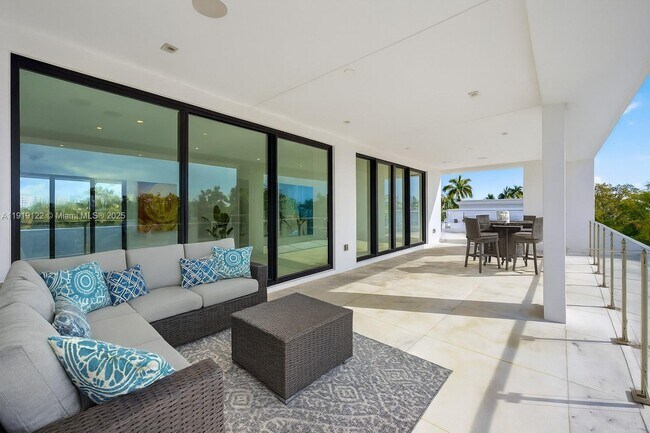 Building Photo - 401 Lido Dr