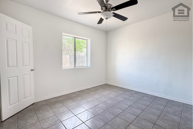 Building Photo - 2Bed/1Bath House at McDowell/32nd St! Move-In Ready on 10/08/2026! – NO HOA!