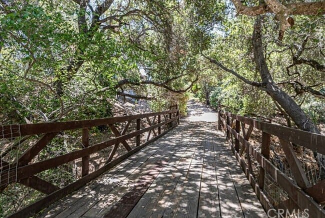Building Photo - Escape to Your Own Private Retreat Among the Oaks