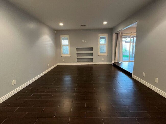 Building Photo - Elegant North Glendale Retreat with Premium Upgrades