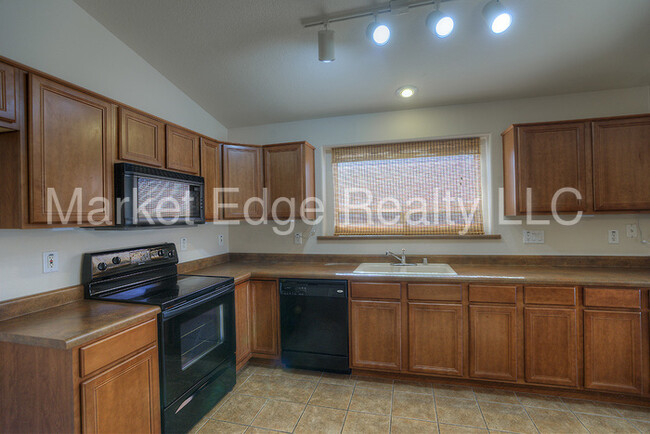 Building Photo - 3Bed/2Bath at Bell and Sarival! $399 MOVE-...