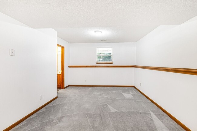 Building Photo - 3 Bedroom 2 Bath in Warrensburg