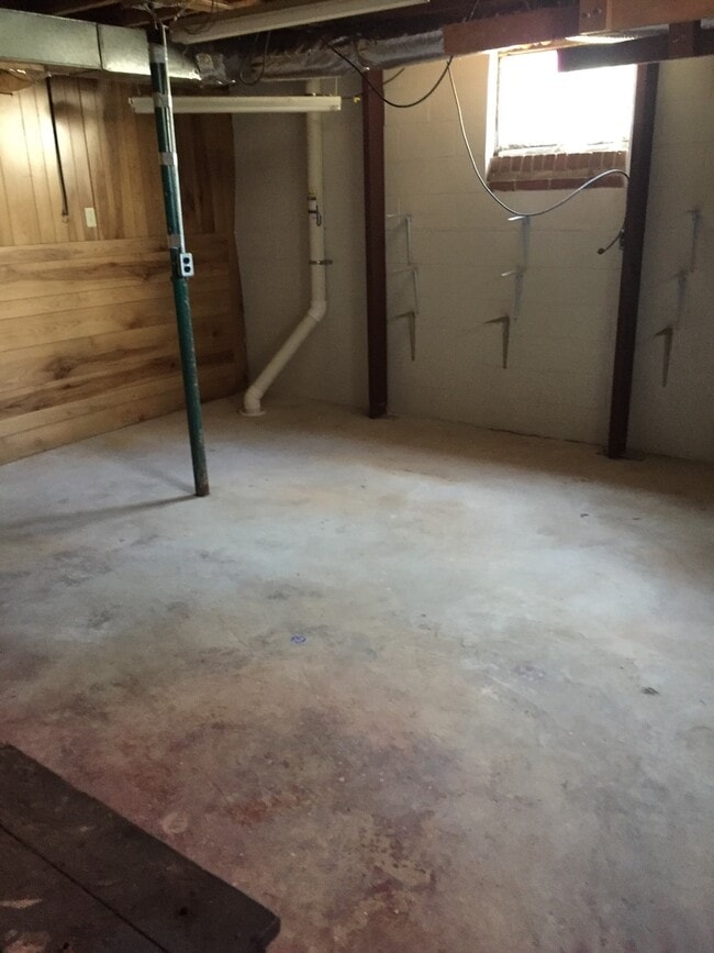 Building Photo - 1301 Brookwood Dr