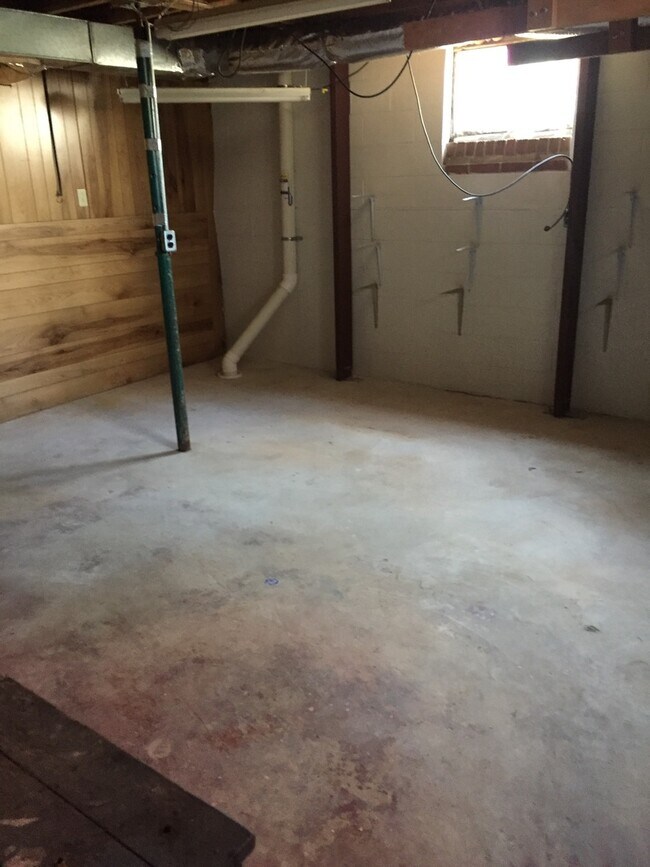Building Photo - Move in Special 1/2 off the first months rent with 13 month lease