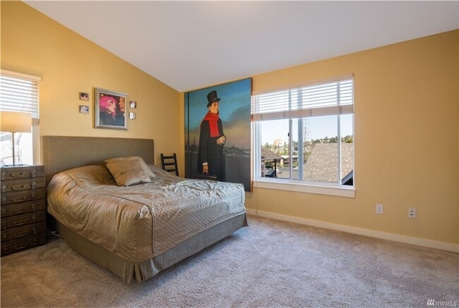 Building Photo - 3 bd 3 bath townhouse close to SPU