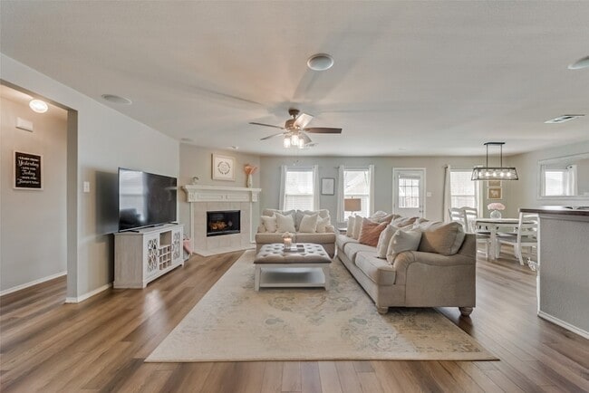 Building Photo - 9805 Tanglebrush Dr