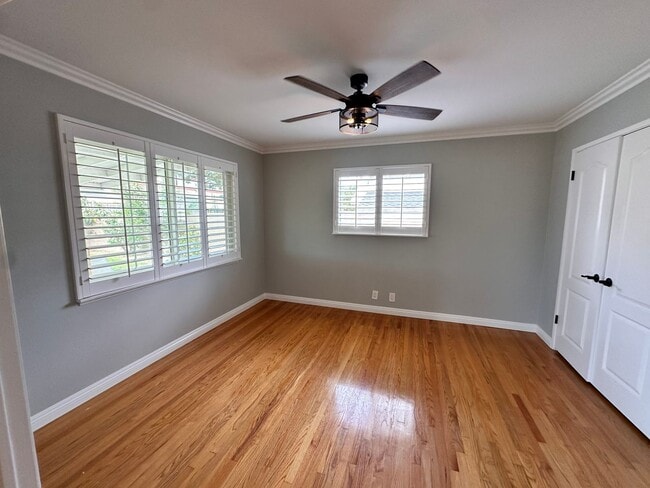 Building Photo - Beautiful 3BR/2BA Home with Large Backyard & Prime Location