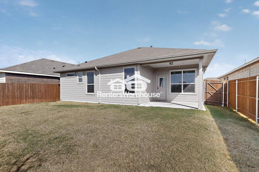 Building Photo - 8517 Centerboard Ln