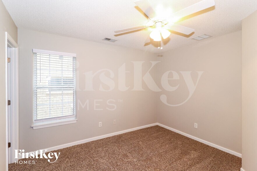 Building Photo - 7436 Appling Rain Dr