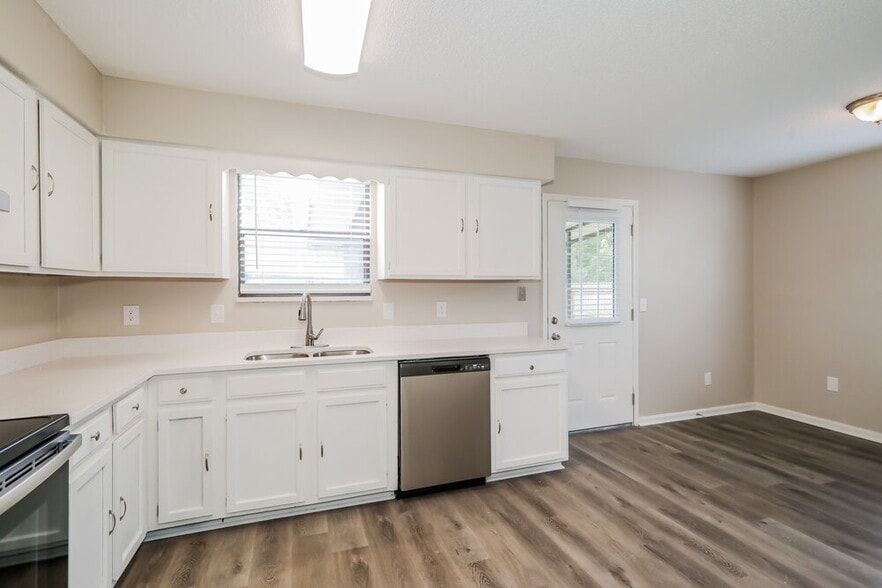 Building Photo - 4564 Cinderbed Dr