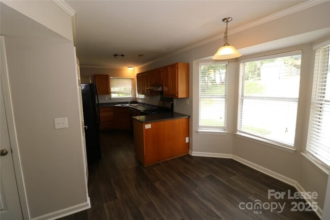 Building Photo - 7130 Lanark Ct