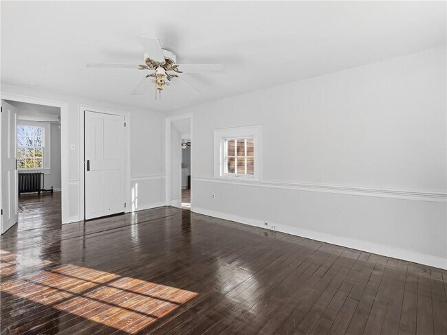 Building Photo - 1382 Hope St