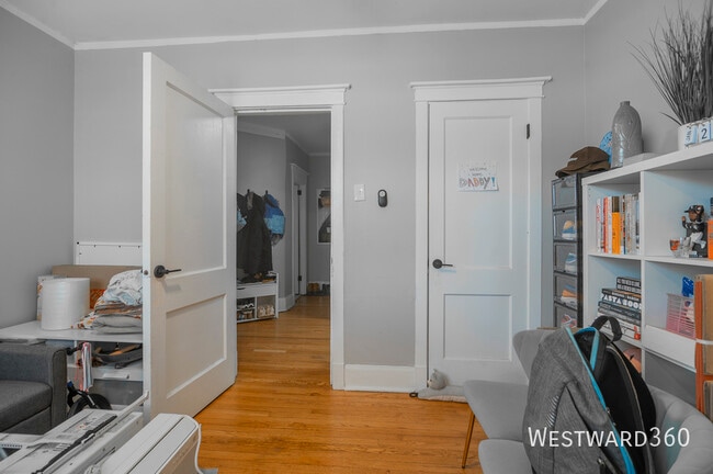 Building Photo - 5236 N Glenwood Ave