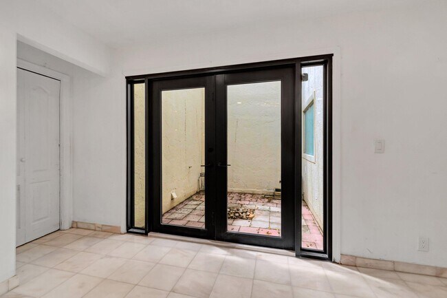 Building Photo - 7810 Villa Nova Dr