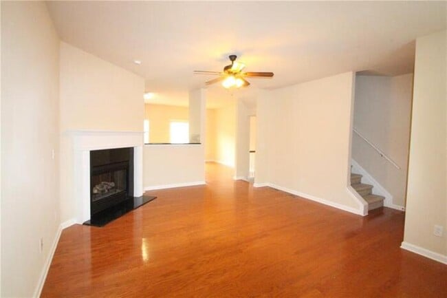 Building Photo - Beautiful and well maintenance three-story...