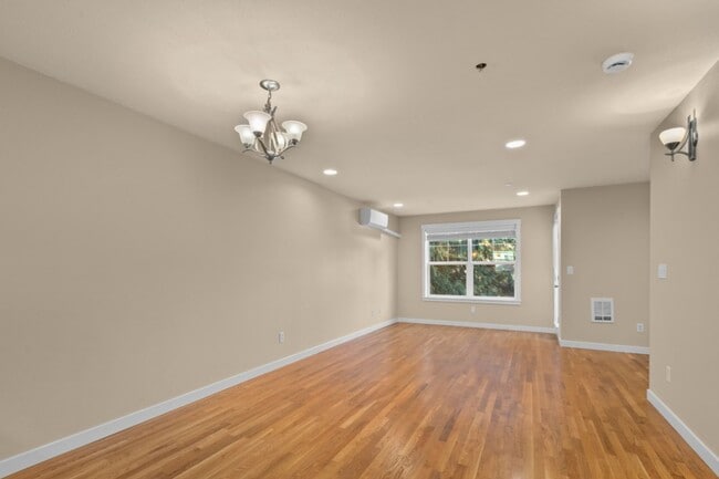 Building Photo - 3bd/2.25ba Seattle Townhouse