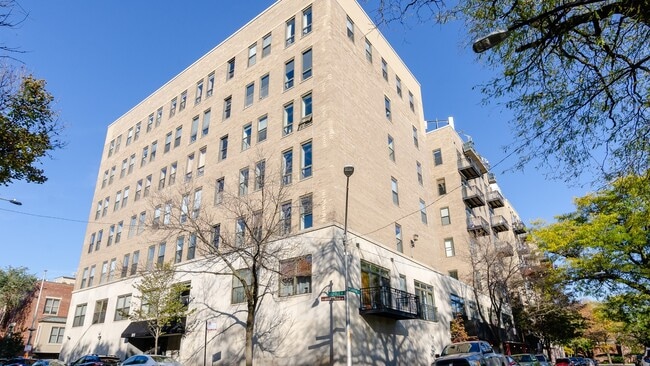 Building Photo - 811 S Lytle St