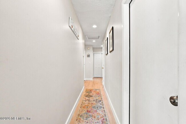 Building Photo - 420 7th Ave S