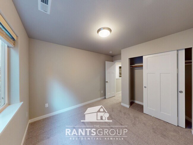 Building Photo - Beautiful New Home in Bradbury Subdivision! Easy I5 Access!