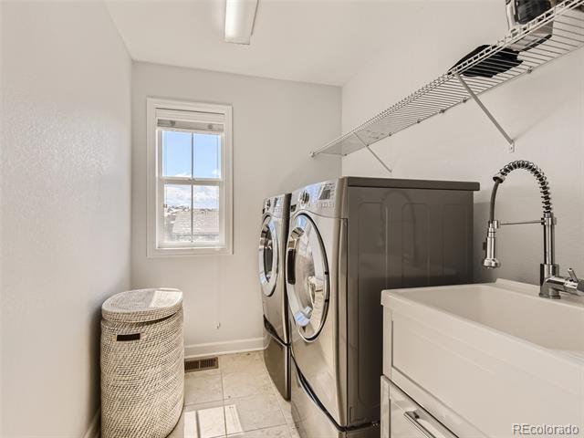 Building Photo - 664 Tiger Lily Way
