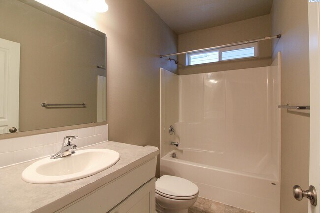 Building Photo - West Pasco 3 bed/2 bath Home