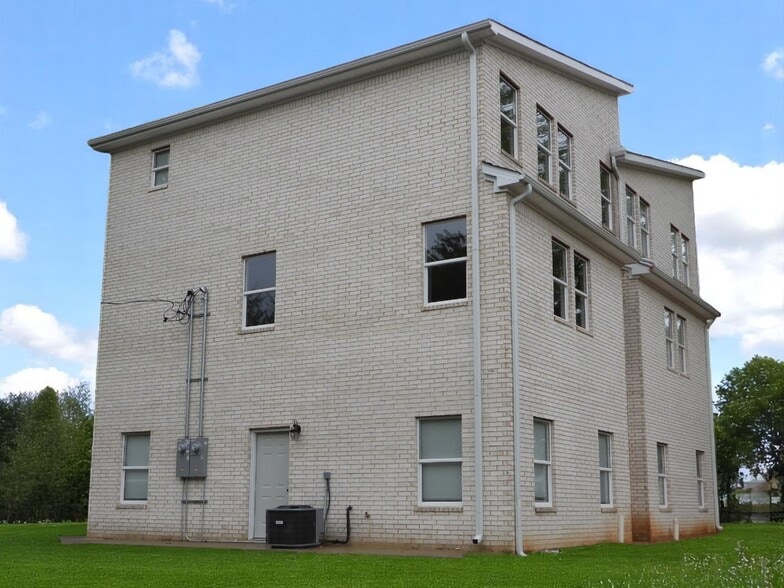 Primary Photo - 615 E Word Ave