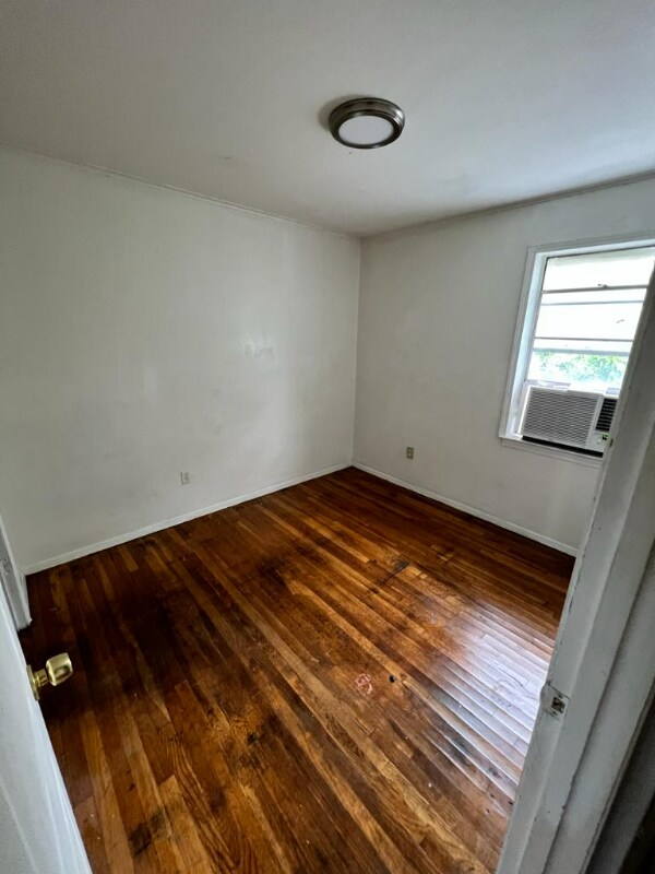 Building Photo - 519 Simpson Ave
