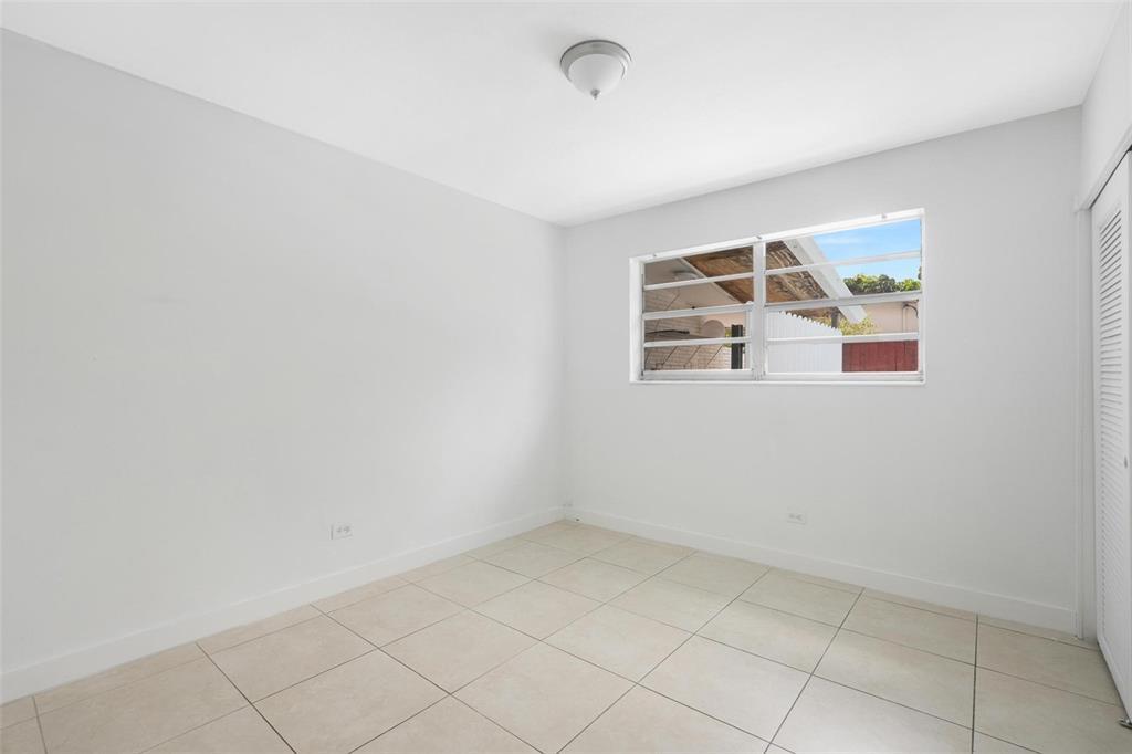 Building Photo - 700 SW 67th Ave