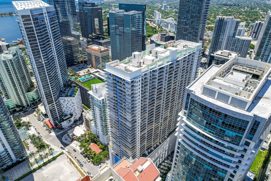 Building Photo - 1200 Brickell Bay Dr