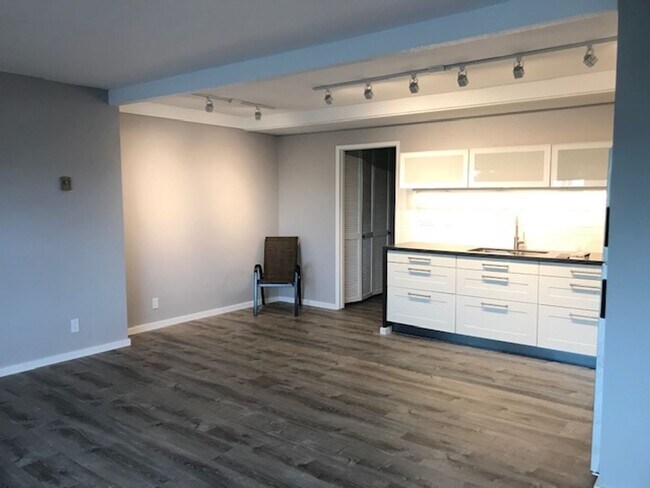 Building Photo - 657 Ocean View Dr