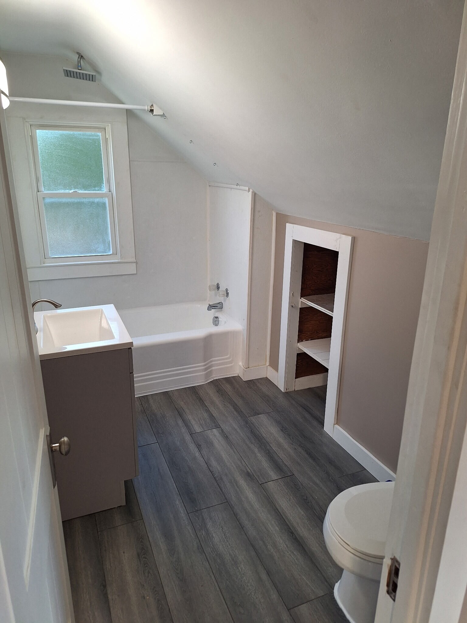 Building Photo - 37 Hawro Pl