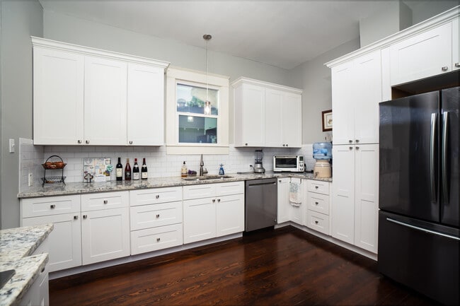 Building Photo - 207 Dilworth St