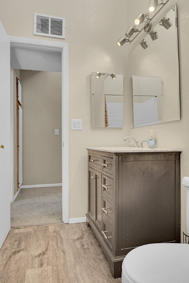 Building Photo - $1,340.95- 2 Bed, 1.5 Bath Townhome in CO Springs with Central AC and All Utilities Included