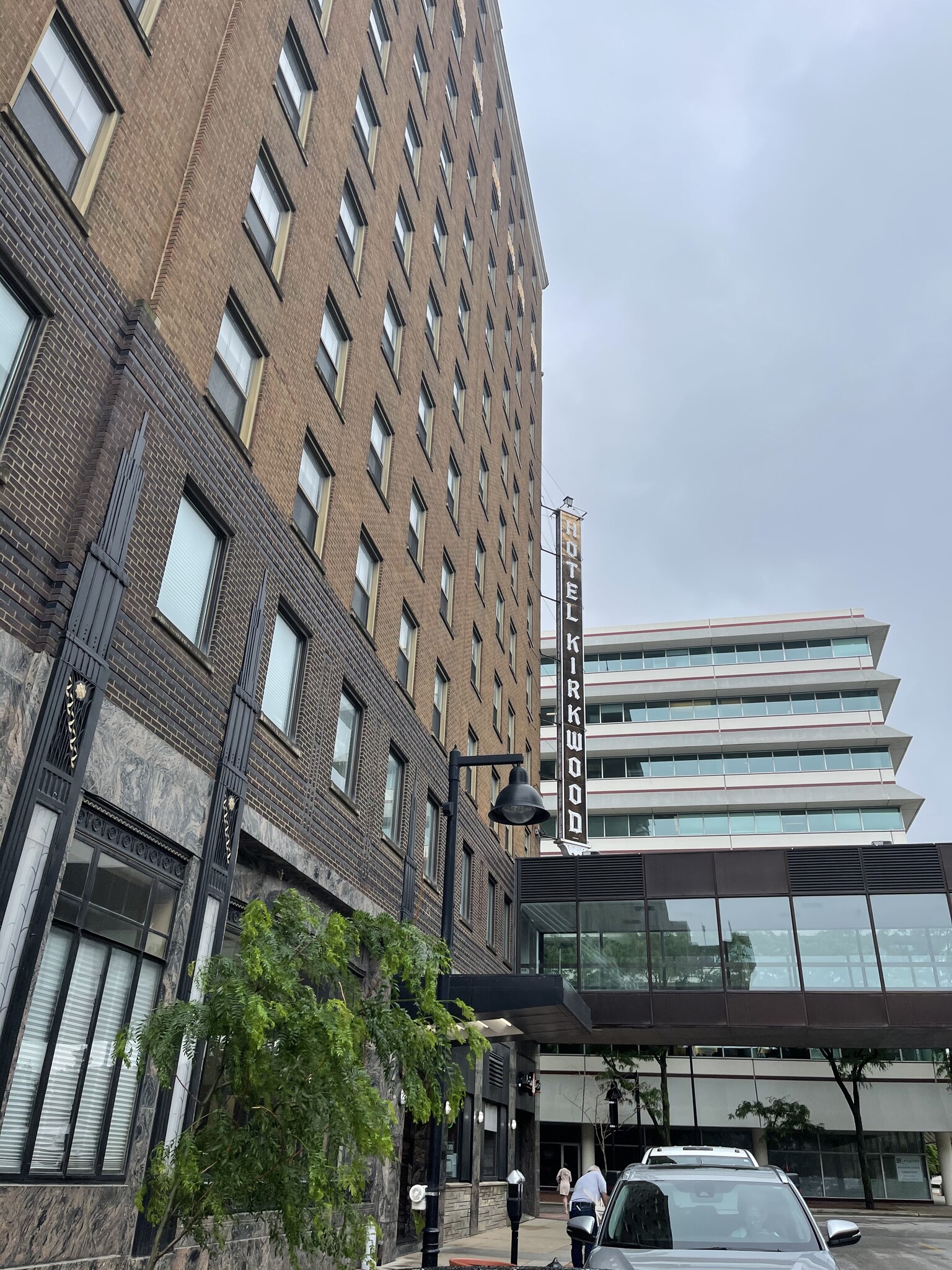 Building Photo - 400 Walnut St