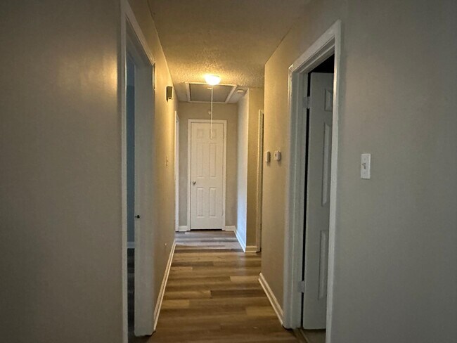 Building Photo - 8588 Kettering Dr